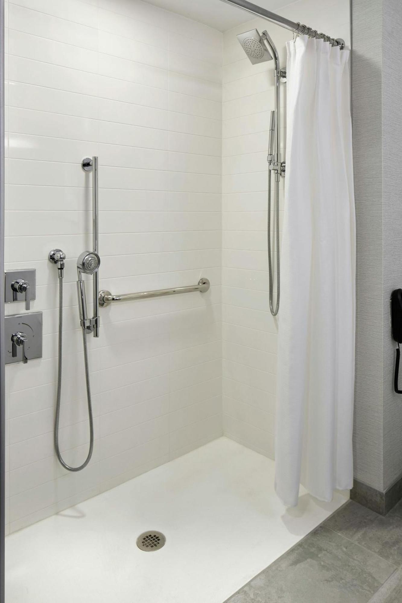 Marriott Cincinnati North 4*